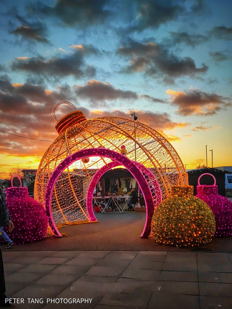 Too Early?????
.
.
#bauble #christmas #skyscape #skyporn #cloudscape #cloudporn #decorations #xmas #picoftheday #photooftheday #mobilecapture