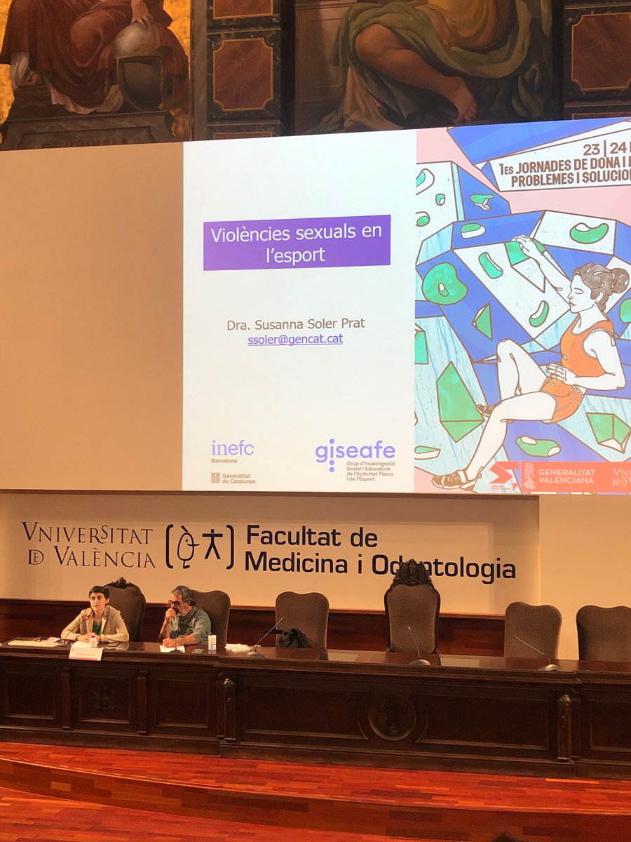 deviscoret's tweet photo. Aquest matí, a les #Jornadesdonaiesportuv , @PedronaSerra ens ha convidat a reflexionar sobre la perspectiva de gènere als estudis de CAFE. Tot seguit, amb @susannasp16  s’ha tractat un tema d’especial atenció, les violències sexuals que es pateixen al món esportiu. https://t.co/CZ48fADUI0