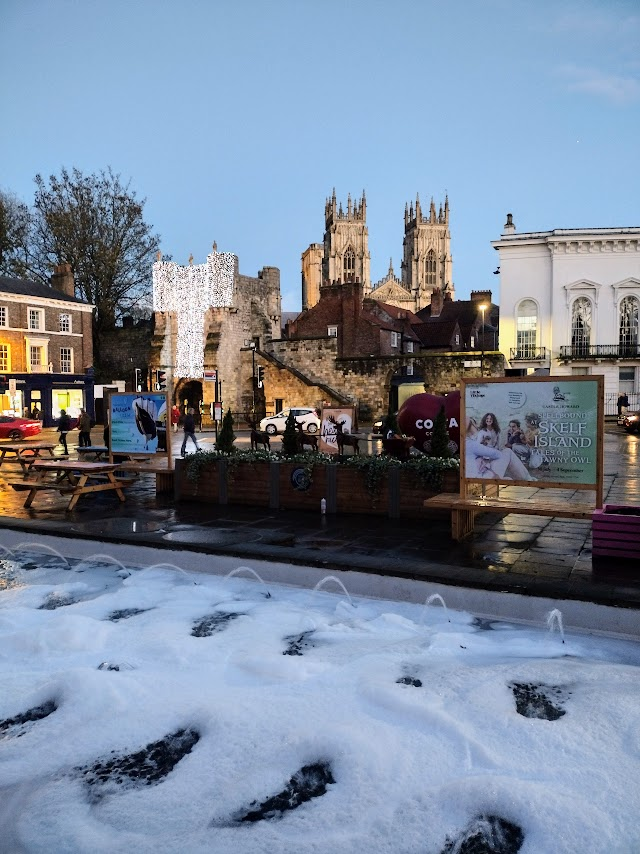 Why so much clutter/out of date adverts ruining this normally beautiful view and popular photo spot?!? <a href="/CostaCoffee/">Costa Coffee</a> <a href="/theyorkbid/">The York BID</a> <a href="/CityOfYork/">City of York Council</a> <a href="/VisitYork/">✨ Visit York ✨</a> 
Surely at least remove ads and boards that are over 2 months out of date...