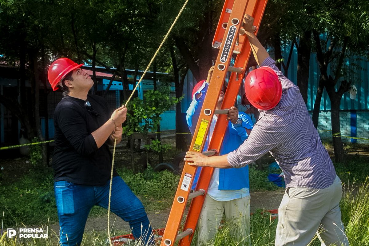 PrensaPopulr's tweet photo. #Fotos📸| Se realizó recorrido con 60 estudiantes de secundaria por las diferentes áreas teóricas y talleres en el Centro Tecnológico Simón Bolívar, con el objetivo de dar a conocer la Oferta Formativa del año 2023. 🇳🇮✊🏻👨‍💻📚🔴⚫

Con este recorrido los estudiantes recibieron https://t.co/Chq21CXqK3