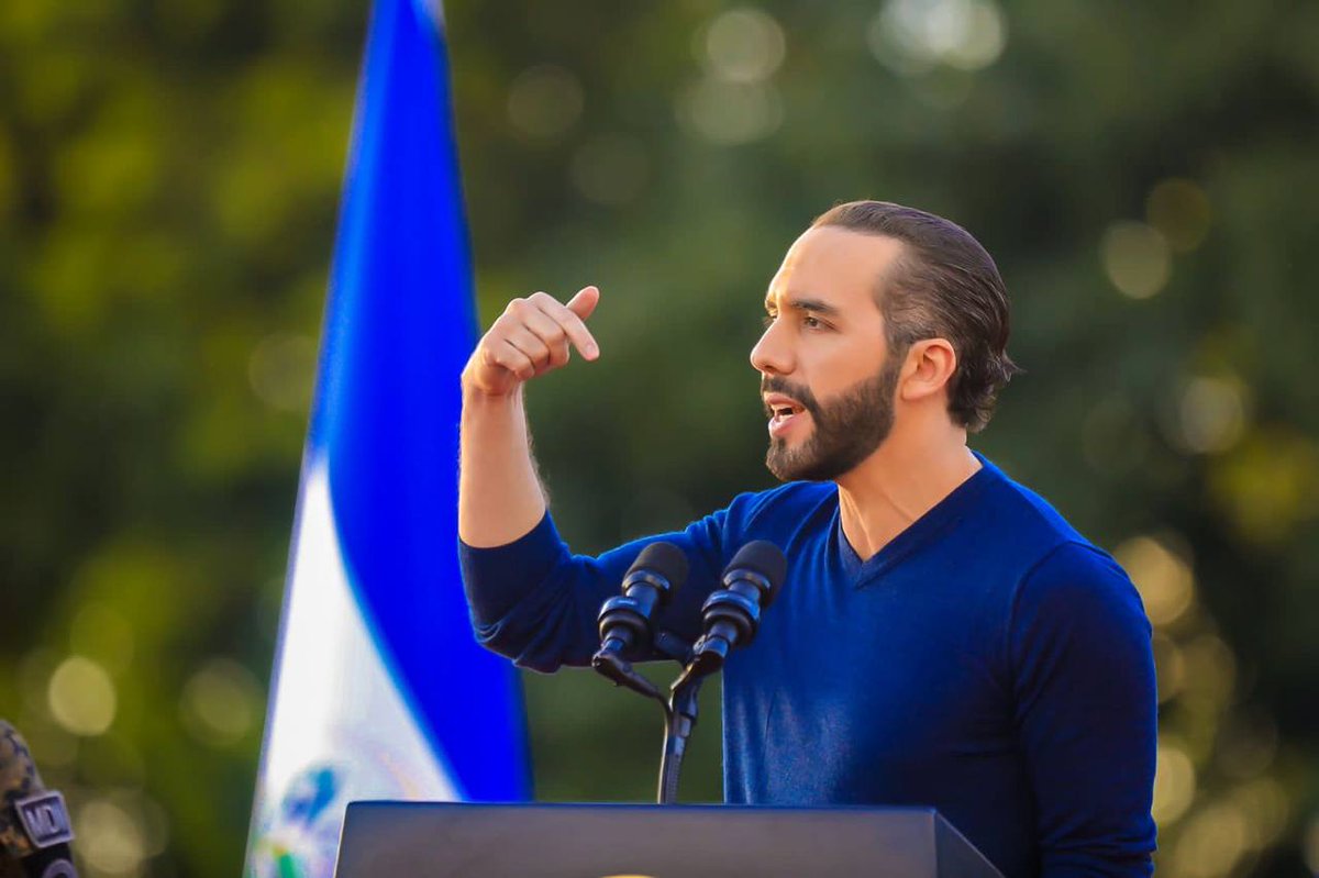 postematicosv's tweet photo. "Estamos parados en lo que hasta hace poco fue la tierra más peligrosa del mundo y ahora estamos en camino a ser el país más seguro de todo el continente americano", dijo el mandatario. https://t.co/PydCnVxKnP
