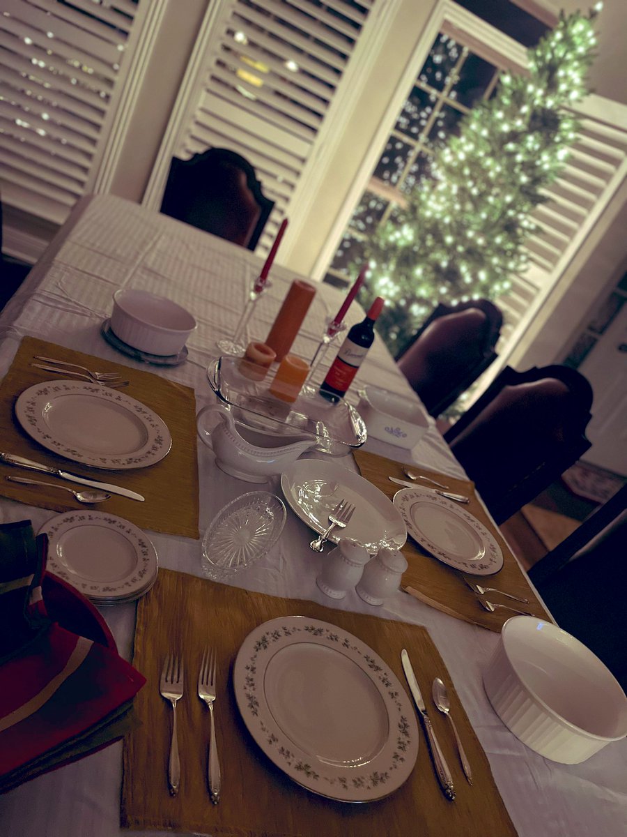 CatherineCaudle's tweet photo. Hardware and workspace prep. Good to go. 🍽️ #Thanksgiving2022 #misenplace https://t.co/KxeKbJhmI4