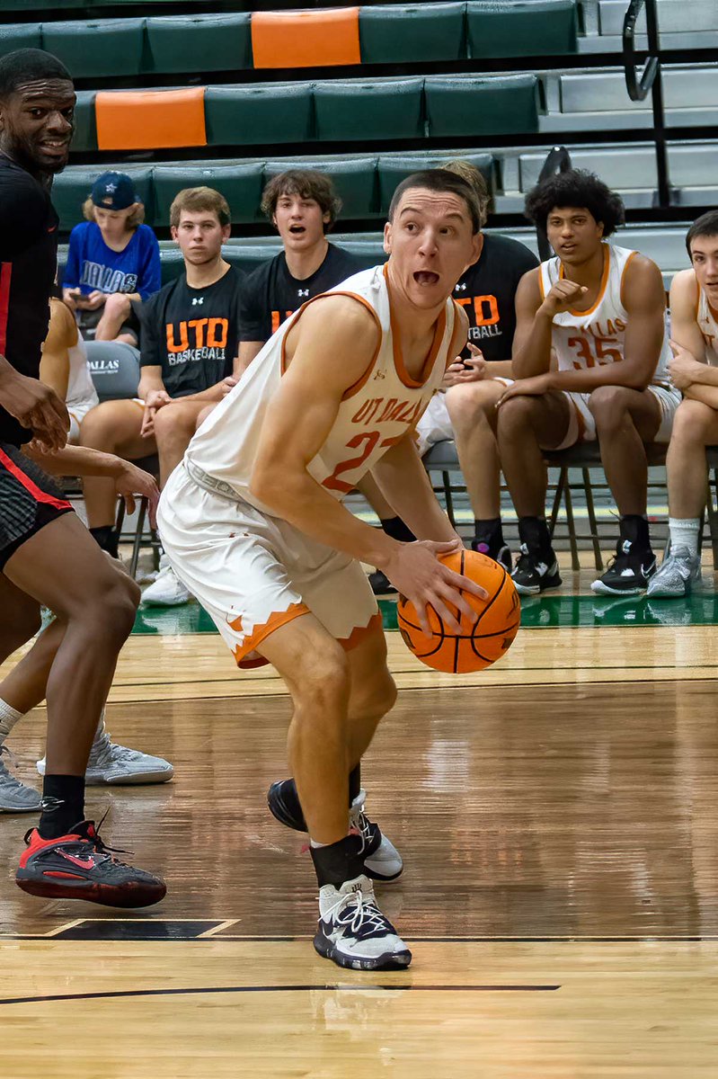 dougfejer's tweet photo. Because everybody likes a dunk.

@UTDCOMETSPORTS @UTDALLAS_MBB https://t.co/gyLmMuZ35i