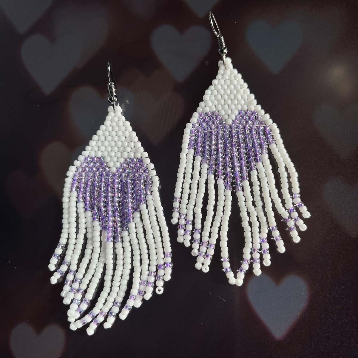 3DBeadBee's tweet photo. Perfect for a sweetheart or for a loving gift for yourself. White background with a glitzy purple heart 💜 
Available:$65 cnd includes ✉️ dm to purchase
About 9cm long 😊 

#NativeBeadwork #IndigenousBeadwork #beadwork #beadedearrings #beadedjewelry #beadedbling #yegmade https://t.co/ko34XL8LAo