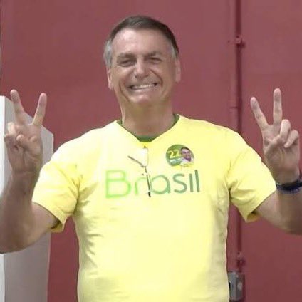 choquei's tweet photo. 🚨GRAVE: “Faz o 22” está em 1º lugar nos assuntos mais comentados do Twitter. 

Internautas debocham do valor da multa de R$ 22 milhões de Alexandre de Moraes sobre o PL, partido do futuro ex-presidente Jair Bolsonaro. https://t.co/buD19WJVSp