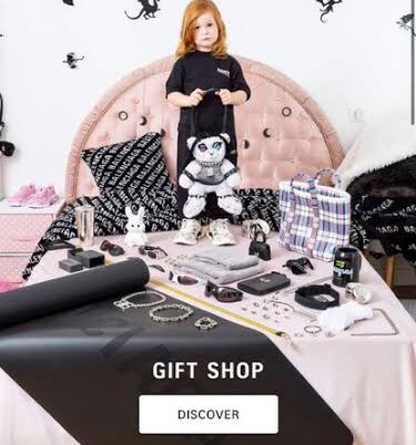 FridaEsp_'s tweet photo. La campaña de Balenciaga es una muestra de lo que la élite ya hace y quiere seguir haciendo, la normalización de la pedofilia 

Artículos de mazoquismo, tortura y alcohol https://t.co/SqHVKfl1Ur