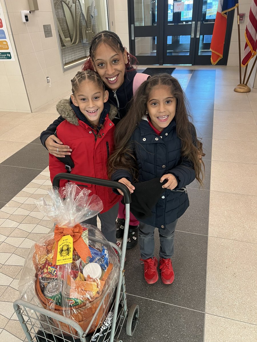 JMEvanouskas's tweet photo. The First Thanksgiving Drive at #WAELs was a success! Loved seeing the smiles on parents &amp; students as they received their baskets &amp; turkeys! @kolayokunjr @LaurenR103 https://t.co/xf4CwQHkkM