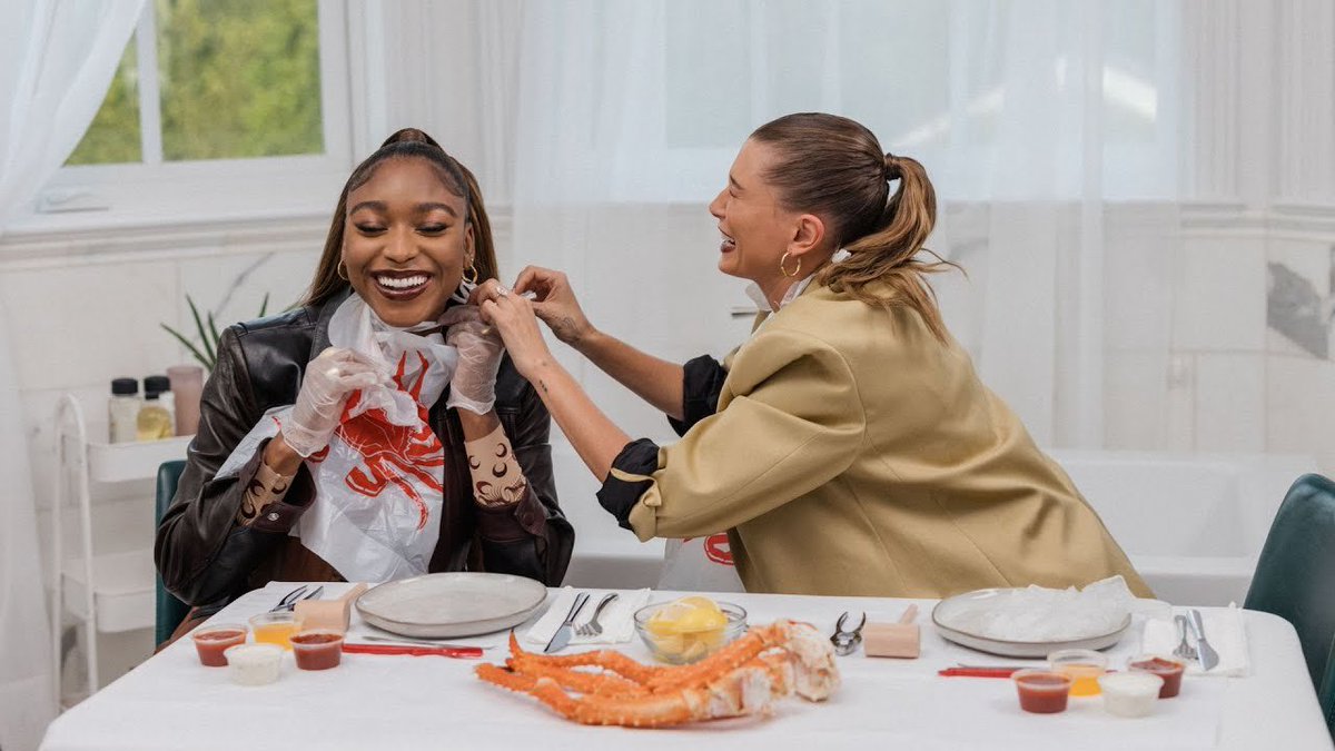 eclisspse's tweet image. ▭▬ © 𝐄𝖼𝗅𝗂𝗉𝗌𝖾-𝗐𝖾𝖻.𝗌𝗂𝗍𝖾: 𝖶𝖨𝖬𝖡 w/ 𝑚𝑒!
︵ հ𝗍: #WhosInMyBathroomByBlair.

¡Feliz de por fin poder contarles que estuve en el baño de B! Comimos cangrejo (una de mis cosas favoritas, btw), bebimos champagne rosa y competimos. Algo que definitivamente repetiría.