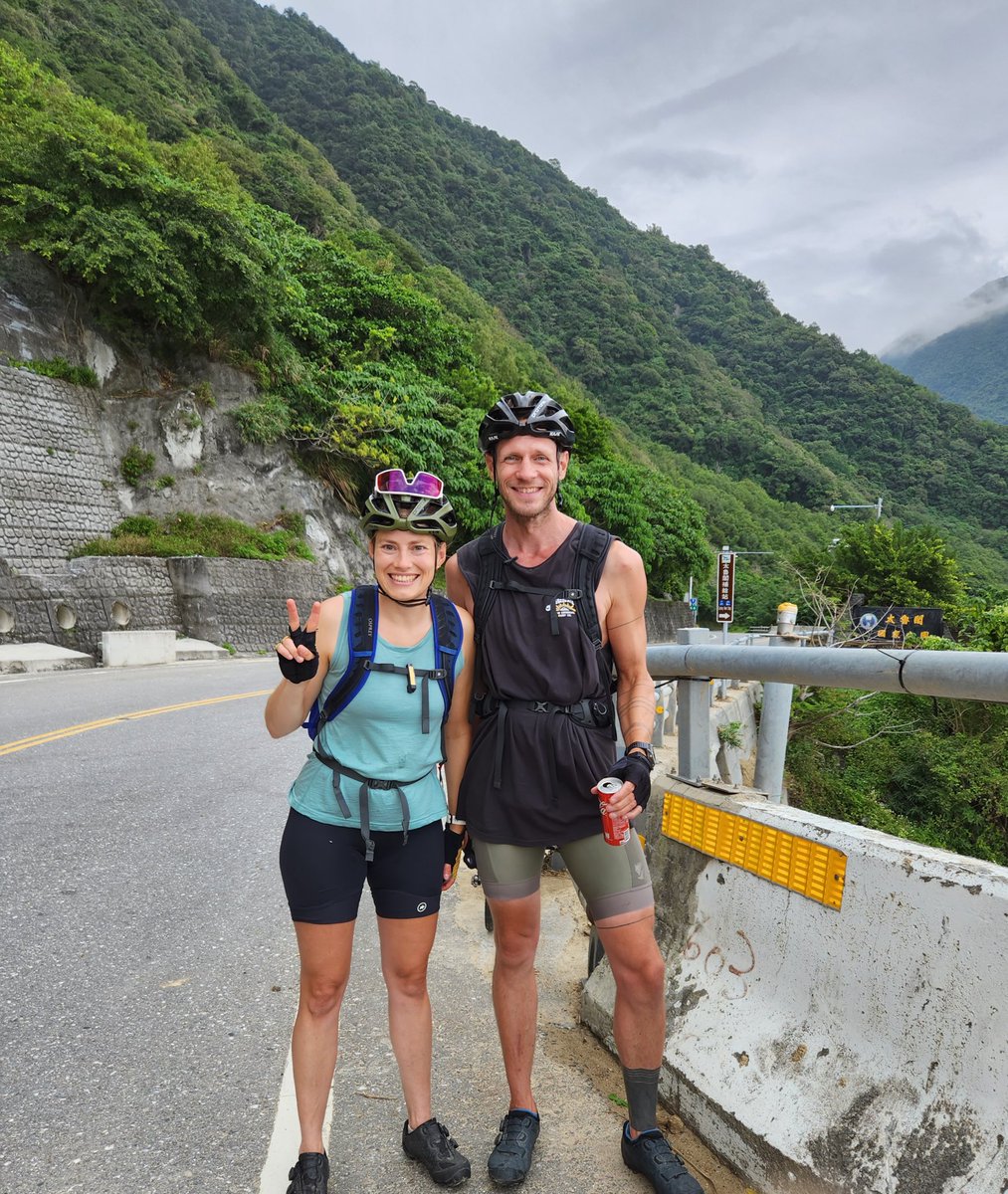 DidiAndHenry's tweet photo. A nice couple passed us while we were enjoying the beautiful view of #tarokogorge here in #taiwan - they stopped to say hello 🥰 https://t.co/8Xi0wew1rz