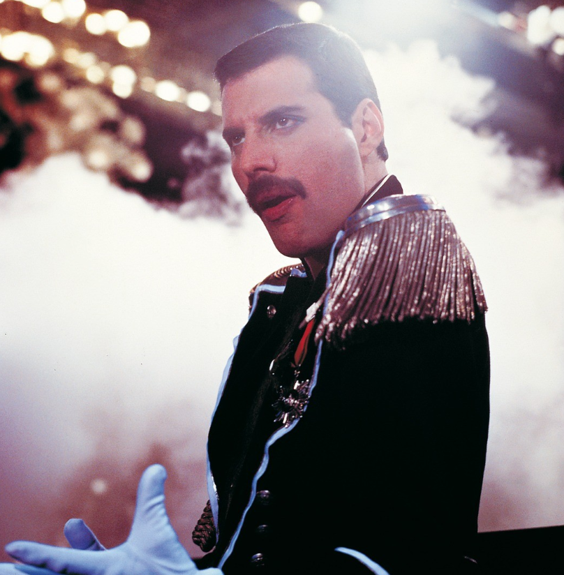 rocknrollgarag1's tweet photo. 31 years without the legendary Queen vocalist Freddie Mercury. He sadly left us back in November 24, 1991 at the age of 45. https://t.co/4cQlLs3hth