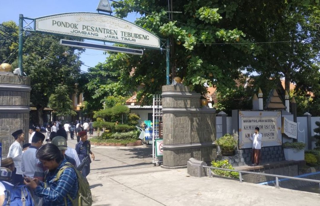 mufliqh's tweet photo. Yang pernah mondok di sini acungkan tangan..

#JombangKotaSantri
#TPPJatim
#TPP3515idoarjo

@jokowi 
@halimiskandarnu https://t.co/dU5Z1NZFFI