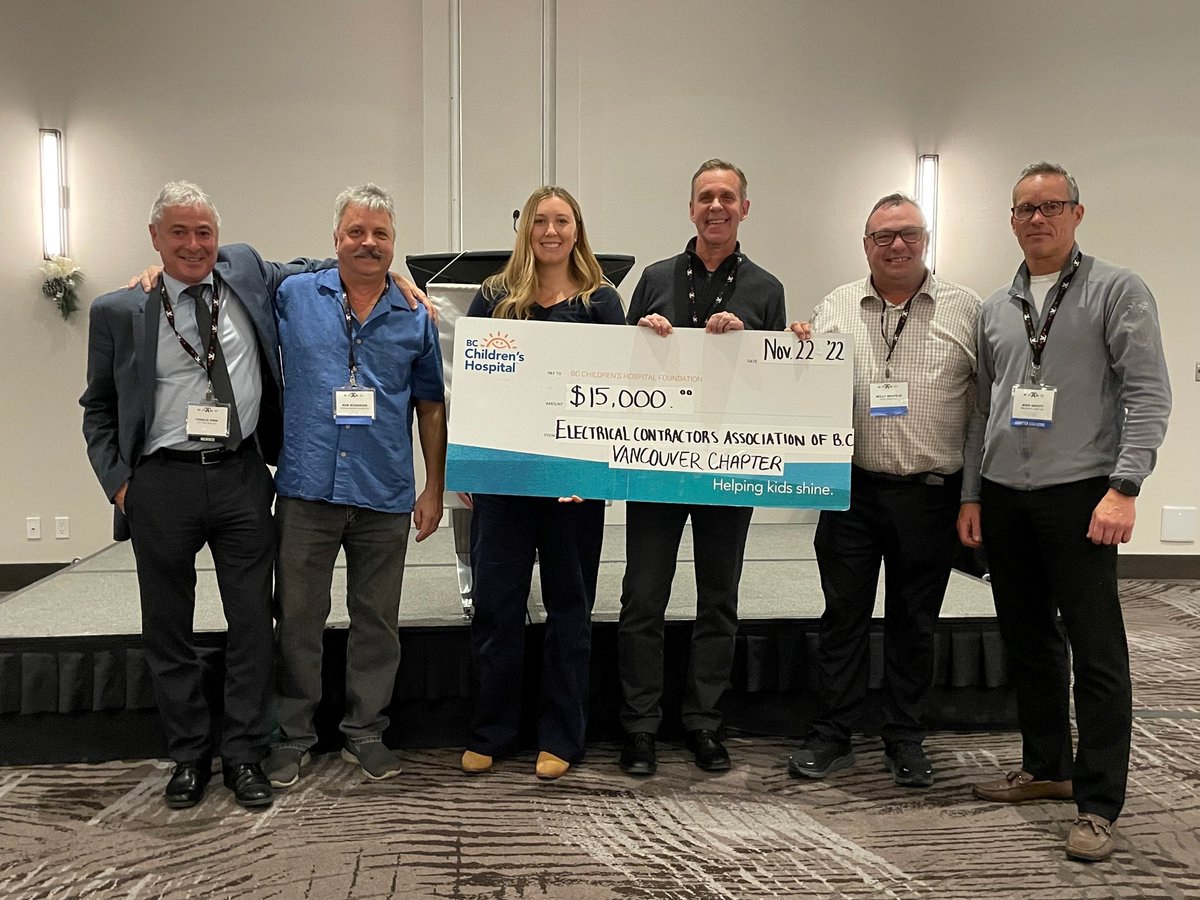 ECA_BC's tweet photo. Thank you to everyone who attended yesterday's Vancouver Chapter Meeting and to everyone who participated in the Chapter golf tournament earlier this year! We are excited to announce that together we raised $15,000 for @BCChildrensHosp
#chequepresentation #chaptermeeting https://t.co/yHSroUZ12P
