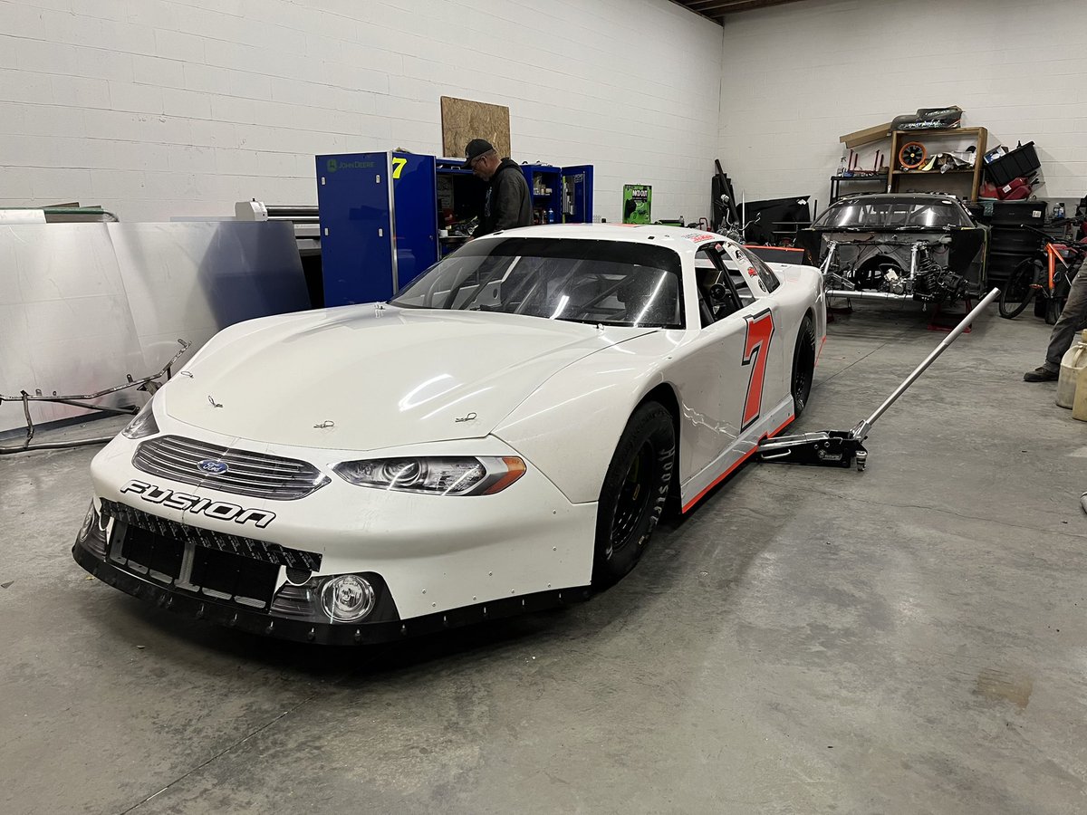 TristanMckee_'s tweet photo. She’s ready to hunt 🦃 💵 🏆 🏁#buffedout @FiveStarBodies @SNM_Park #thanksgivingclassic 250 laps, 8 tires, bunch of fuel #letsgo👊🏽 https://t.co/f435hefAiJ