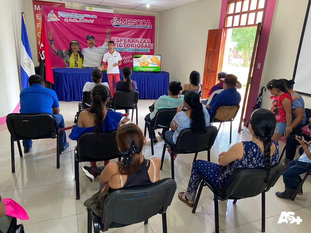AdelanteSiempr_'s tweet photo. #Nicaragua| El Ministerio de Economía Familiar MEFCCA en Nueva Guinea, Zelaya Central, realizó  fortalecimiento de aprendizaje a protagonistas sobre aplicaciones para contenido en línea y estrategias de ventas.✊🏻🇳🇮🔴⚫📝🖥️🖱️ https://t.co/OaS4WfcY5i