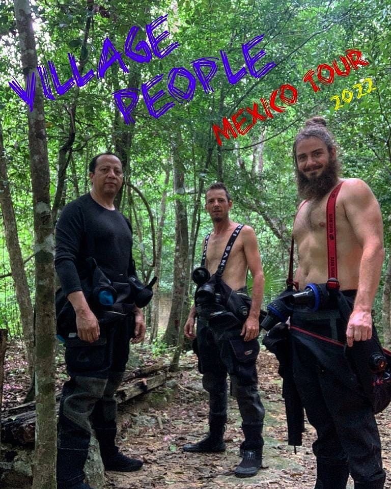 CentroBuceoMex's tweet photo. 😛😜🤪
ℹ️🇲🇽 Cuando tus fotos de buceo se puedan usar como portada de disco! 😂

#techdiving #sidemount #sidemountdiving #cavediving #cenote #cenotediving #scubadive #scubadiver #divingcourse #scubadiverslife #plongee #buceo #ciudaddemexico #tecdiving #stagediving #drysuit https://t.co/DSduk8WG3M