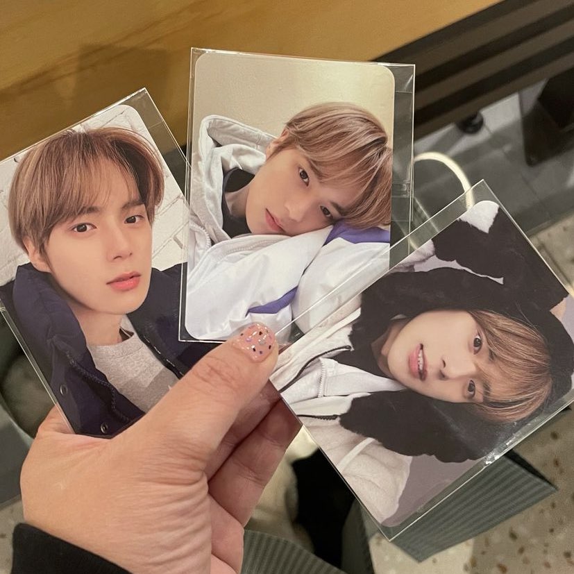 friedchaekyun's tweet photo. it’s still so funny to me that minhyuk really got THE NFL… THE AMERICAN NATIONAL FOOTBALL LEAGUE… to make photocards 😭 https://t.co/6PtnGEpkYM