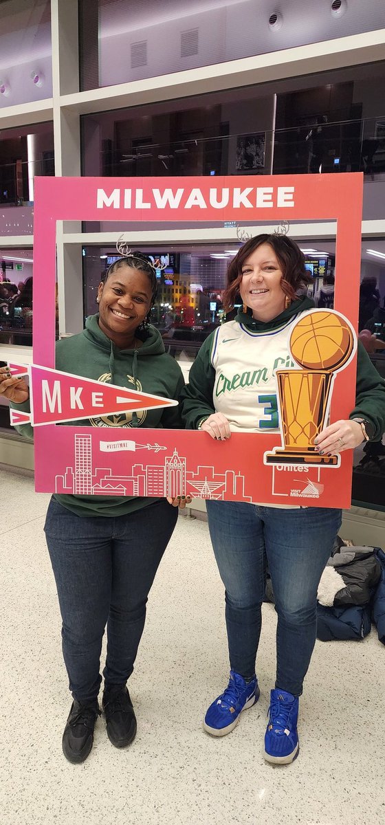 grapyapy's tweet photo. Let's go Bucks! Thanksgiving eve. North is better than South.  #FearTheDeer https://t.co/Y1aNRprMq7