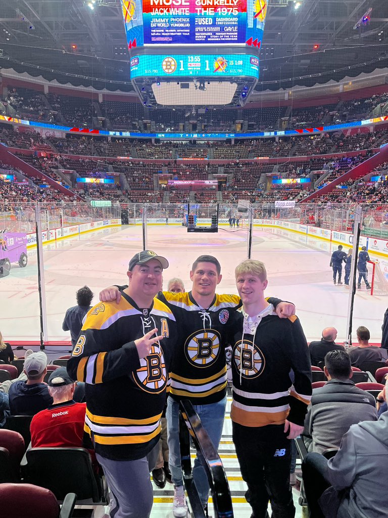 CharlesRosaMMA's tweet photo. BOSTON STRONG ��� @NHLBruins https://t.co/bFFnCeg3w4