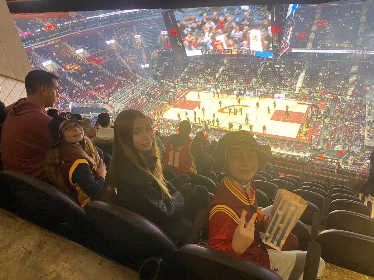 Thankful for family ❤️🏀❤️<a href="/CavsSirCC/">Sir CC</a> <a href="/cavs/">Cleveland Cavaliers</a> #cavsgivethanks #LetEmKnow <a href="/CavsMoondog/">Moondog</a> section 222