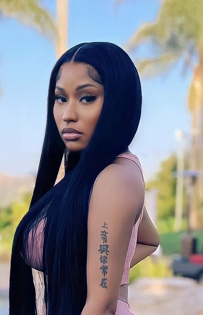 cultusphere's tweet photo. Nicki Minaj vient d’atteindre la barre du million d’albums vendus au total en 2022. 

À rappeler qu’elle n’a sorti aucun projet depuis plus de 4 ans🔝. 

La reine du rap 👸 , vous êtes d’accord ? https://t.co/3oOmnMepFW