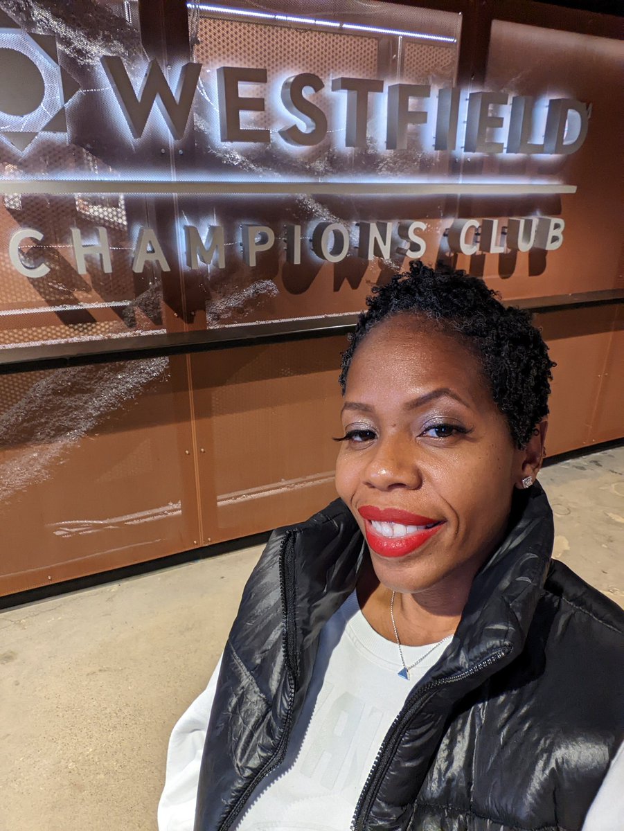 _flyred3's tweet image. My annual Thanksgiving game with the @cavs!  We up...finish them!!!#LetEmKnow