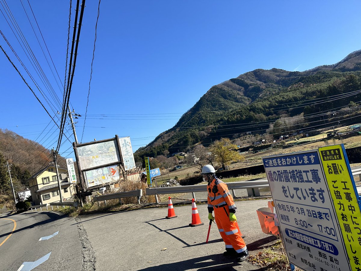 doshinomori's tweet photo. どうしみちからの入り口は日中工事で通れなくなっています。
道の駅のところから迂回路があるのでそちらをご利用してください。
後で迂回路の地図作成してお知らせします。 https://t.co/Vq3aUU2UjR
