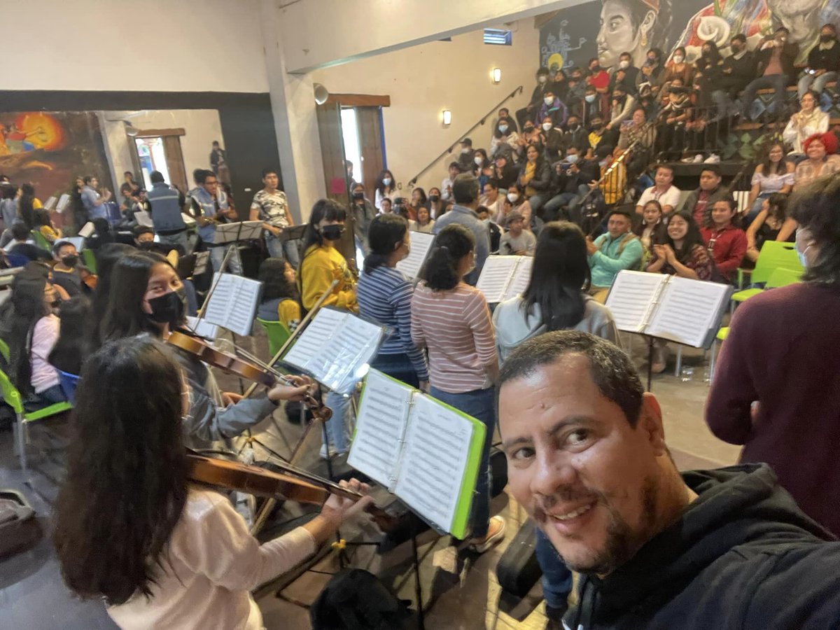 PlGuate's tweet photo. El duo cubano Buena Fe compartió con el proyecto “Los Patojos” y la obra extraordinaria que realizan sus organizadores con niños, jóvenes y adolescentes guatemaltecos. "Fue un día luminoso", dijeron Israel y Joel sobre su primera actividad en Guatemala. https://t.co/SmTwiR06nY
