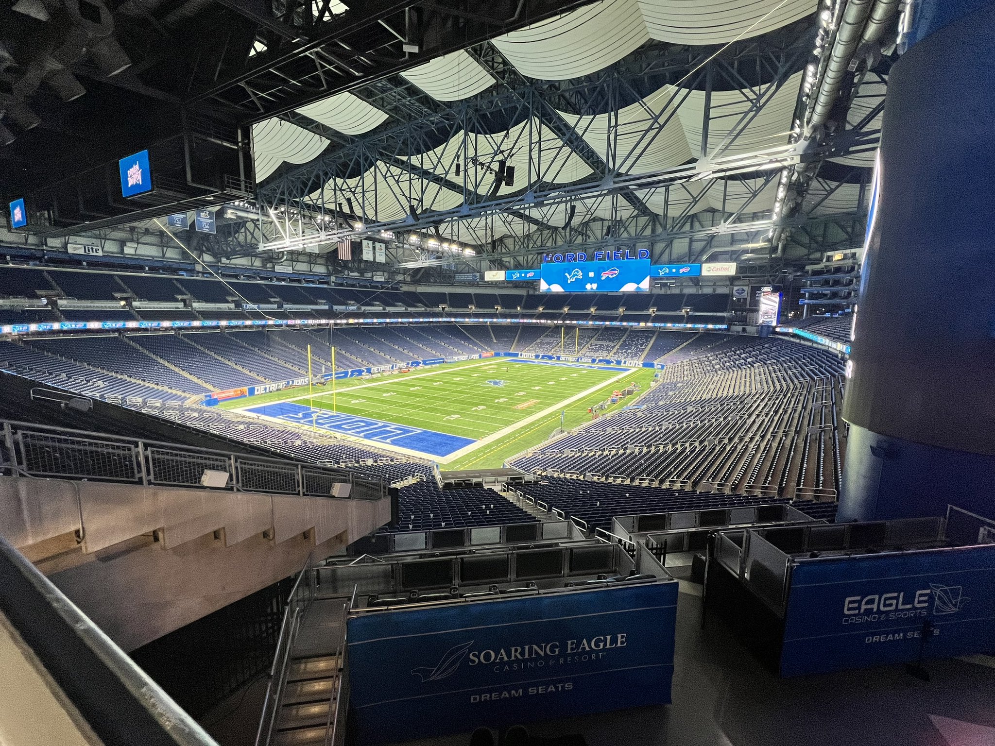 Sal Capaccio 🏈 on X: "Ford Field is built into a downtown Detroit  warehouse for historic preservation of that building. The stadium was built  over a cobblestone street, so they kept that