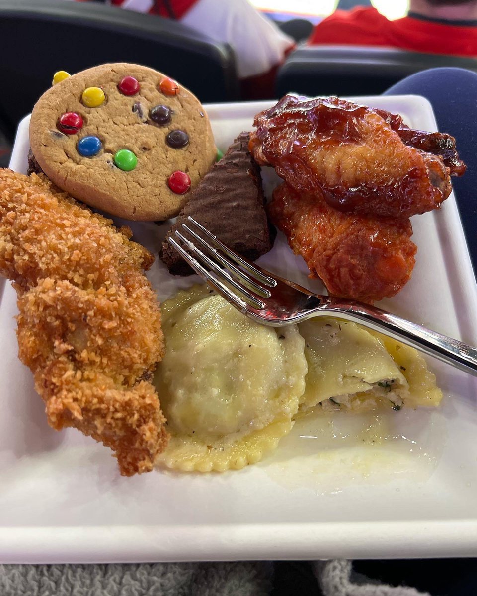 Thanks <a href="/nikkinice/">nicole</a>.realtor <a href="/elementaryhomes/">Elementary Homes</a> and @elementarylending for the great seats, GOOOOO wings
#elementarylending #elementaryhomes #detroit #detroitredwings #hockytown #Thanksgiving #RedWings