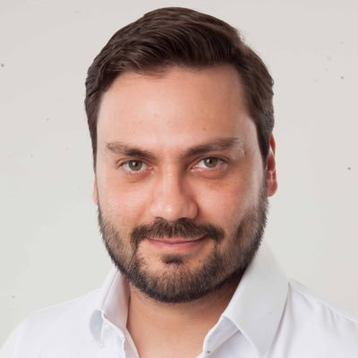cortezpsol's tweet photo. Fillipe Sabará, expulso do Partido Novo em 2020 por mentiras no seu currículo, já defendeu que Paulo Maluf foi o melhor prefeito da história de São Paulo. Tarcísio, por alguma razão "técnica", achou ele um bom nome pra Desenvolvimento Social, Mulheres e Direitos PCD (!). https://t.co/g4b1QKCNlk