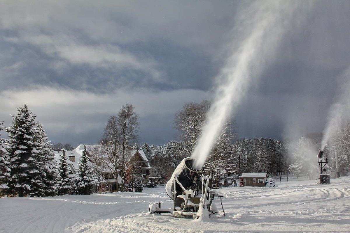 A weekend of snowfall + the perfect temperature for snowmaking = a skier's dream come true! ⛷️ @CrystalMountain will be opening on Friday, November 25th! Lift hours: 9:00 AM - 4:30 PM on November 25th, 26th, and 27th