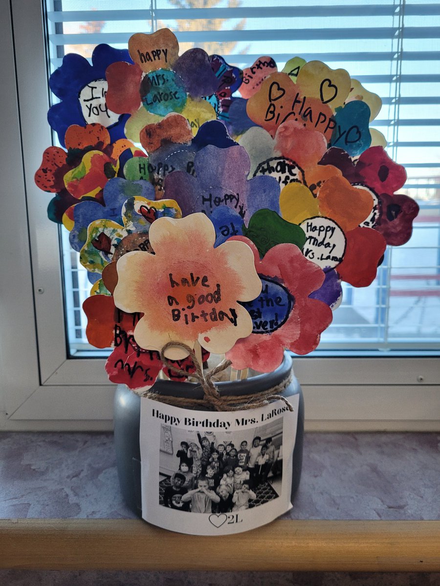 Cutest little birthday bouquet from my grade 2s! So lucky to spend the day with them! They were so sweet singing happy birthday and showing this off 💕