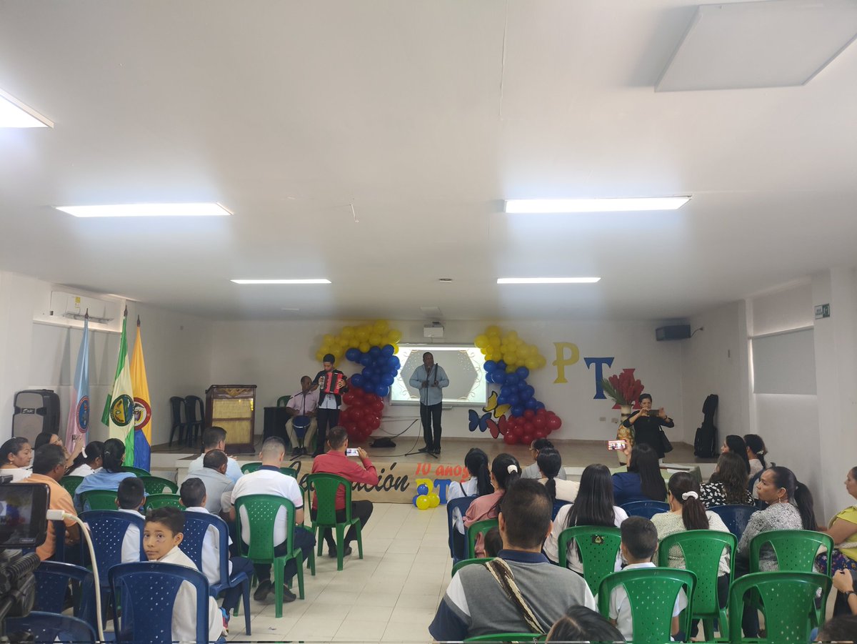 ngelaRodri's tweet photo. La comunidad educativa de Manaure Balcón del Cesar, se une en la celebración de los 10 años @PTA_Colombia Docentes, Directivos Docentes, estudiantes y Directora de núcleo, fueron los protagonistas.@JohanaCifuente5 @CesarEducacion @RinconferE @agaviriau @Mineducacion https://t.co/iDGKxeTiCM