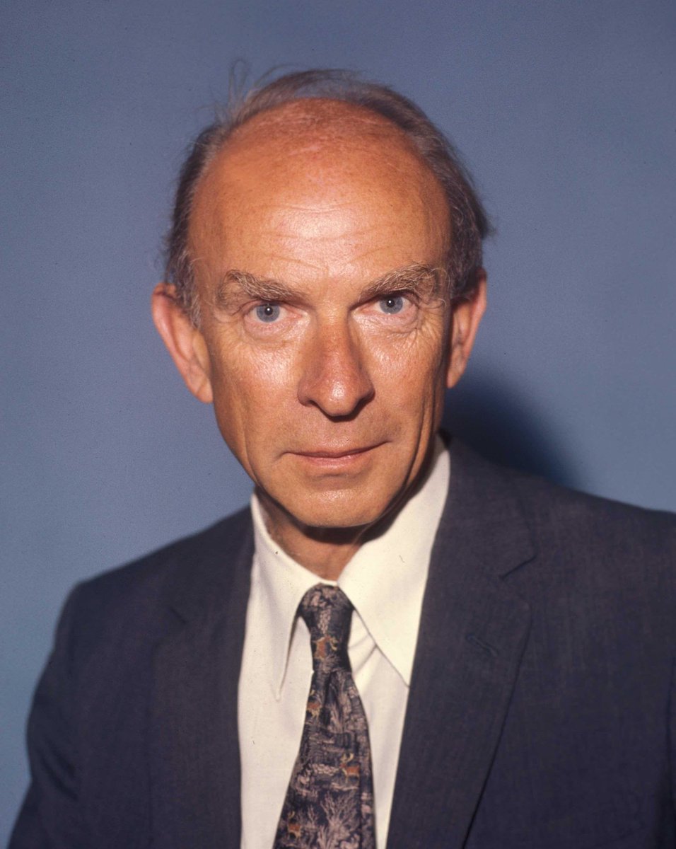EdvardoTorres's tweet photo. Happy anniversary to the second most influential thinker in my life. My intellectual daddy. Humble, grounded, elegant and incredibly insightful. My PhD research is dedicated to his immense legacy. Peter Frederick Strawson, I owe you so much #Strawson #philosophy #metaphysics https://t.co/JEWLjBCLej