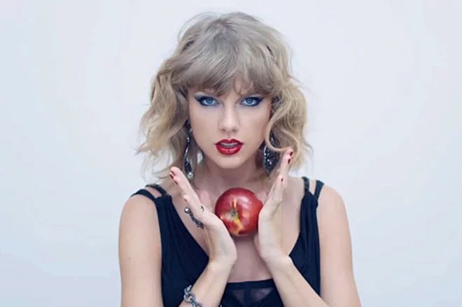 BuzzingPop's tweet photo. 8 years ago today, Taylor Swift became the first and only female act to replace herself at #1 on the Hot 100 after “Blank Space” knocked “Shake It Off” from the top spot. 

It became her third of nine chart-toppers. https://t.co/nRaiZOTku5