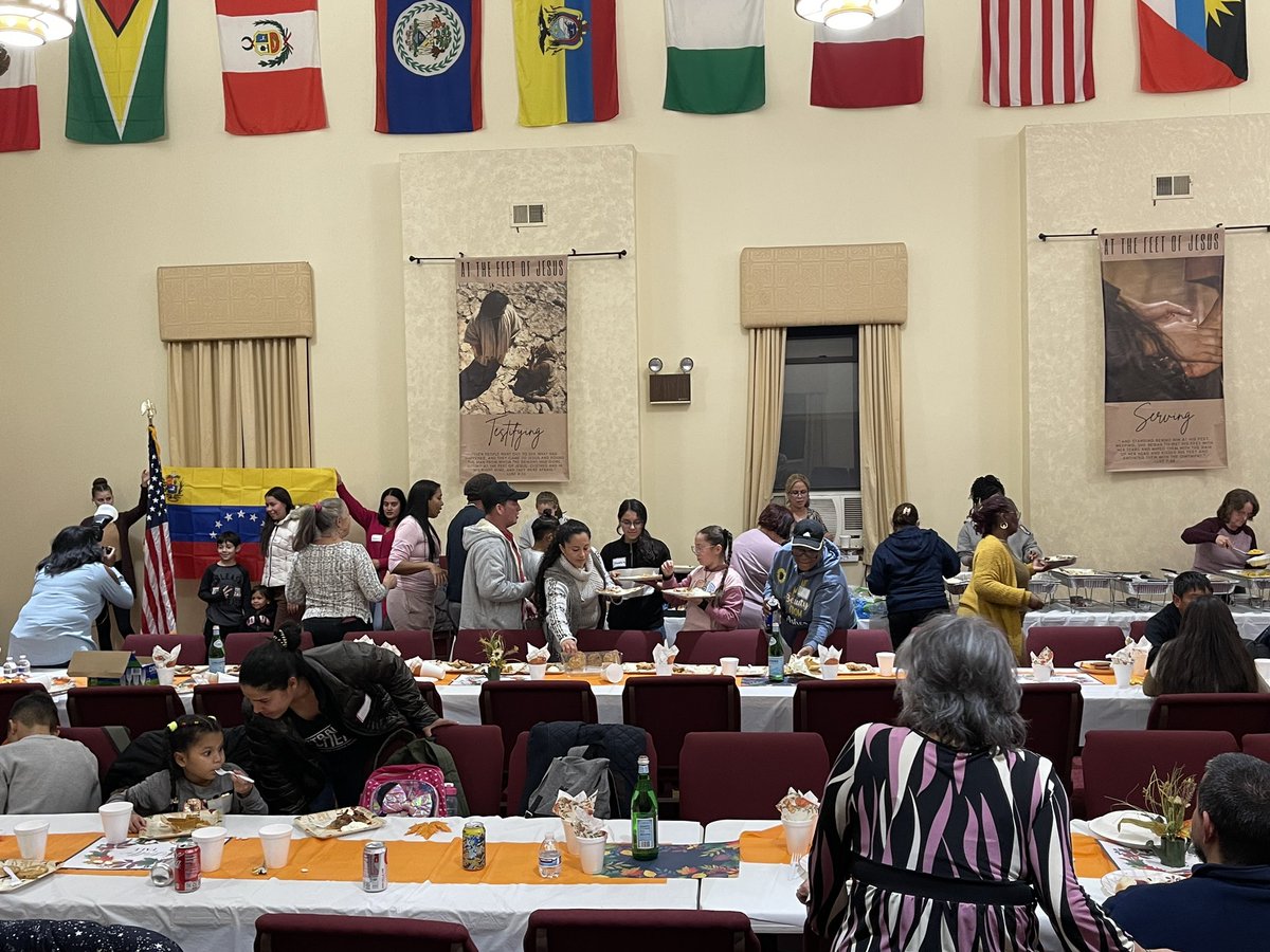 MrTrespalacios's tweet image. When community &amp;amp; school come together amazing things happen 🤩 @Reimagine44 celebrated the #first #Thanksgiving in🇺🇸with our newcomers.Thank you to all community and school members, especially Calvary Chapel @DrMarionWilson @CChavezD31 @CSD31SI @rckdomingo @si_uft @UFT @NYC_DOE
