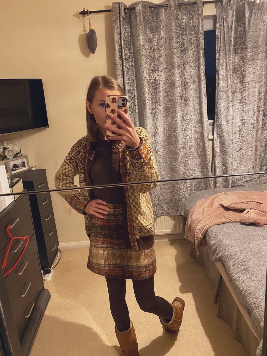danielle311290's tweet photo. #weartowork arctic edition 🥶… I don’t do well in cold conditions but it is a good excuse to pull out my mums scandi cardigan 🥰 … #itscold #ootd #layers #knitwear .. now to put my dressing gown back on 🤗 https://t.co/J4vMtixgNt