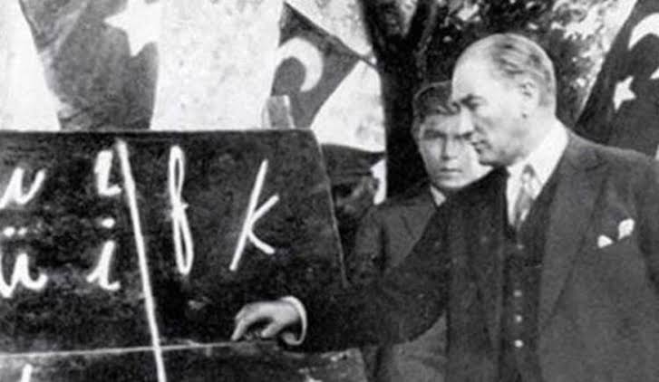 Başta başöğretmen Mustafa Kemal Atatürk olmak üzere tüm öğretmenlerimizin "24 Kasım Öğretmenler Günü" kutlu olsun🌹