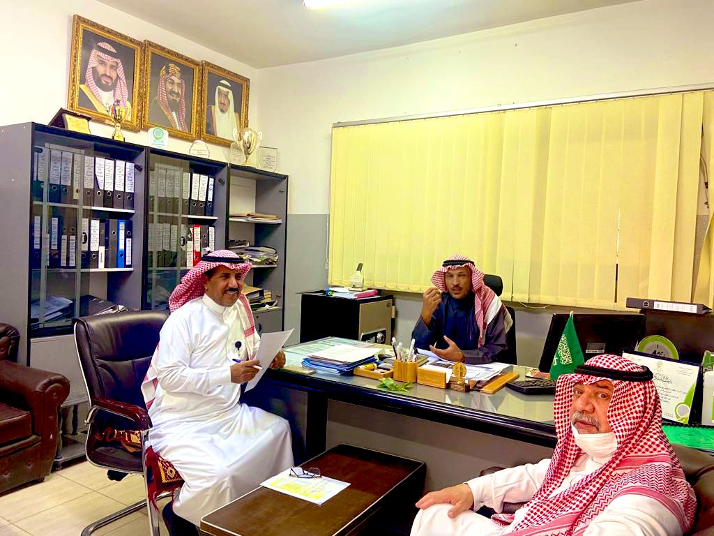 tamersgs2010's tweet photo. تشرفنا اليوم بزيارة الاستاذ /خالد سالم المطيري المشرف المقيم لثانوية الشعلة الأهلية وقد كان مشرفًا  مقيما على جميع الاختبارات للاطلاع على سير اختبارات نهاية الفصل الأول والوقوف على آلية سير الاختبارات والمرور على اللجان والمقرات . https://t.co/jN3JZNmfrS