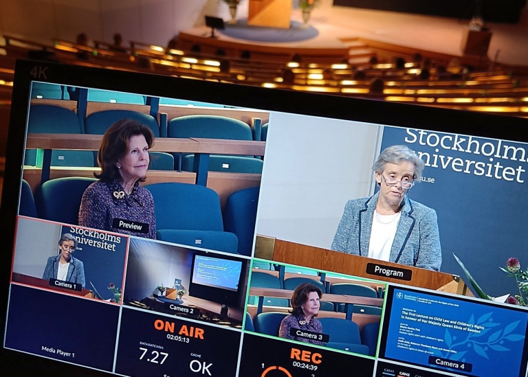 Stockholms universitet (@stockholms_univ) on Twitter photo Stockholms universitets första förelÀsning om barns rÀttigheter till H.M Drottning Silvias Àra var 21/11. Bland talarna var barnrÀttsexperten Marta Santos Pais som varit FN:s gen.sekrs sÀrskilda representant för vÄld mot barn. <a href="/StockholmsBRC/">Stockholms BarnrÀttscentrum</a> Se förelÀsning
su.se/forskning/nyhe⊠Stockholms universitets första förelÀsning om barns rÀttigheter till H.M Drottning Silvias Àra var 21/11. Bland talarna var barnrÀttsexperten Marta Santos Pais som varit FN:s gen.sekrs sÀrskilda representant för vÄld mot barn. <a href="/StockholmsBRC/">Stockholms BarnrÀttscentrum</a> Se förelÀsning
su.se/forskning/nyheâŠ