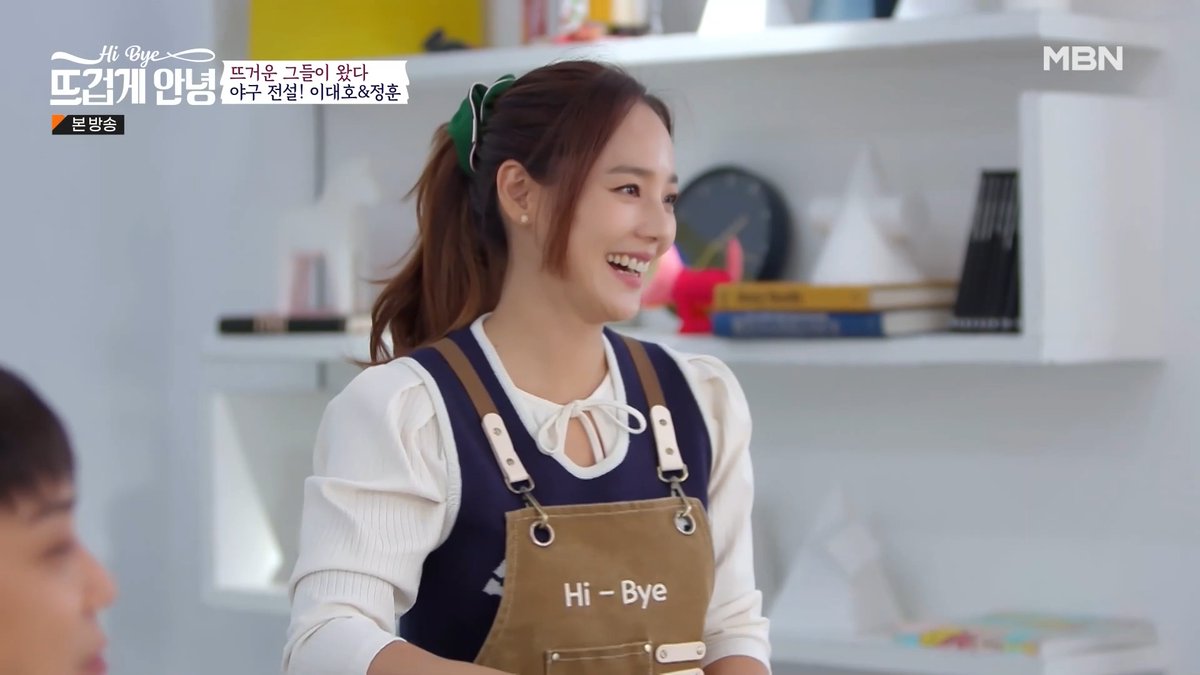 celeb__it's tweet photo. 그 제품 어디꺼?

- CELEB : 유진
- PROGRAM : MBN 뜨겁게 안녕 3회
- BRAND : 비뮤즈맨션 (BEMUSE MANSION)
- MODEL : Ribbed puff top - Ivory

#유진 #EUGENE #SES #뜨겁게안녕  #연예인착용 #연예인패션 https://t.co/qPULw68Fxg