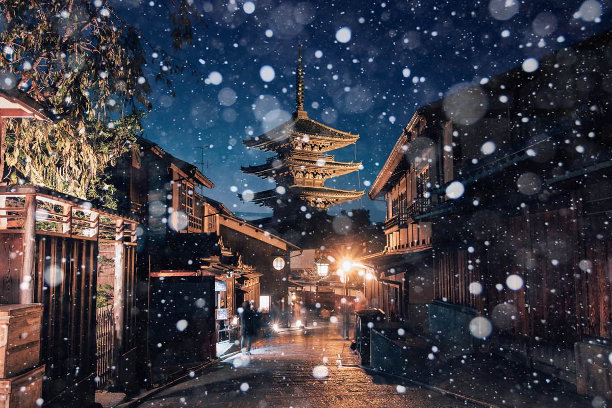 ❄️New editions, Silent Night, by <a href="/tchebotarev/">Nicolai Tchebotarev</a> on <a href="/sloikaxyz/">Sloika.xyz</a> is live now!

Soft snow falls gently into the stillness of the night.

60 editions at 0.02 ETH

sloika.xyz/tchebotarev.et…