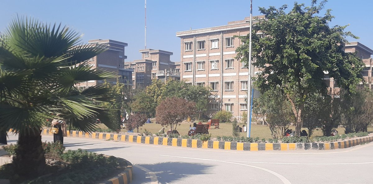 ShafeeqGigyani's tweet image. Today at Shaheed Benazir Women University Peshawar for the orientation session on #NetZeroChallenge.

#ClimateChange