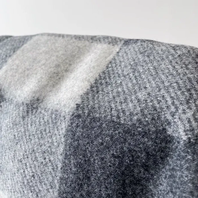 【オシャレ】ゆったりシルエットが可愛いユニクロの「楽ちんジャケット」着回し力が高くてヘビロテが止まらない…!ユニクロの「ジャケット」がめっちゃ使える!さらっと着られるシャツ風のデザインなのに、保温性があって頼れる1枚なんです。ポケットが多いのも嬉しい! 