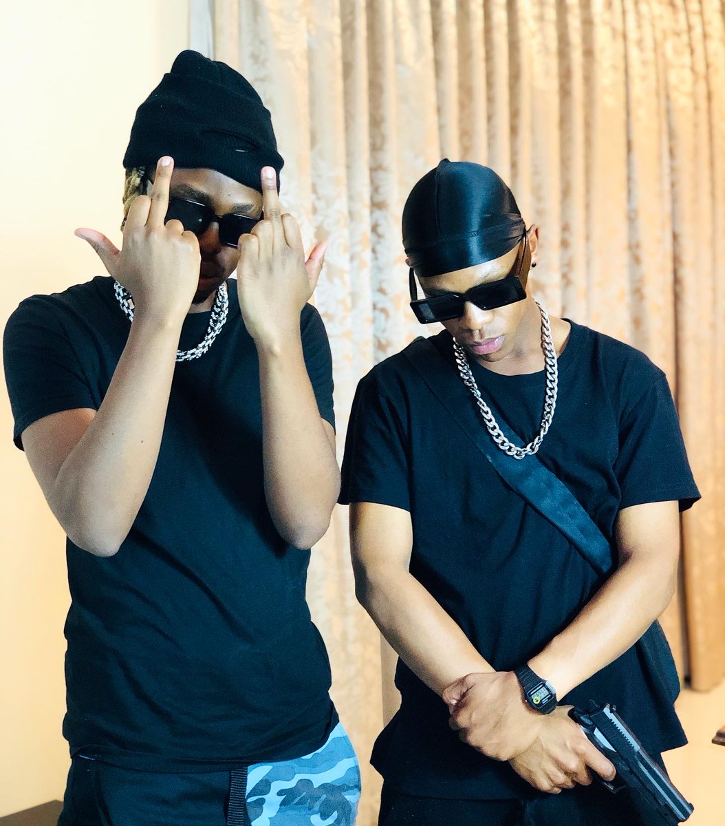 JayHood_SA's tweet photo. ALWAYS IN CHARACTER ON AND OFF CAMERA 🕴🏾🕴🏾

#RAPPRESIDENT https://t.co/F9UavwZjG4