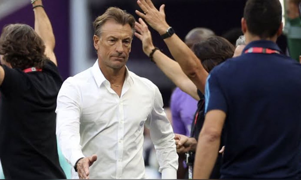 Arjantin’i deviren Suudi Arabistan’nın Teknik Direktörü Herve Renard 90’ların sonunda diz sakatlığı yüzünden futbolu bırakmak zorunda kaldıktan sonra temizlikçi olarak çalışmaya başlıyor. Sonra eşiyle birlikte kendi temizlik şirketlerini kuruyorlar. Röportajında şunları söylemiş+