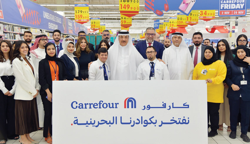 alainbejjani's tweet photo. It was an incredible honour to receive words of praise from HE Jameel bin Muhammad Ali Humaidan, #Bahrain’s Minister of Labour & Social Development, for @CarrefourBAH’s efforts in supporting the national recovery plan & achieving 32% #Bahrainisation. (1/2)
https://t.co/k7DTRA9FoE https://t.co/FoRSu6Wo30