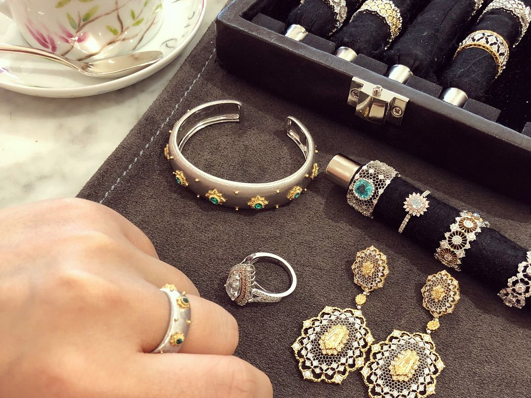 Pure and flawless, like the irresistible gentle charm of ordinary life.