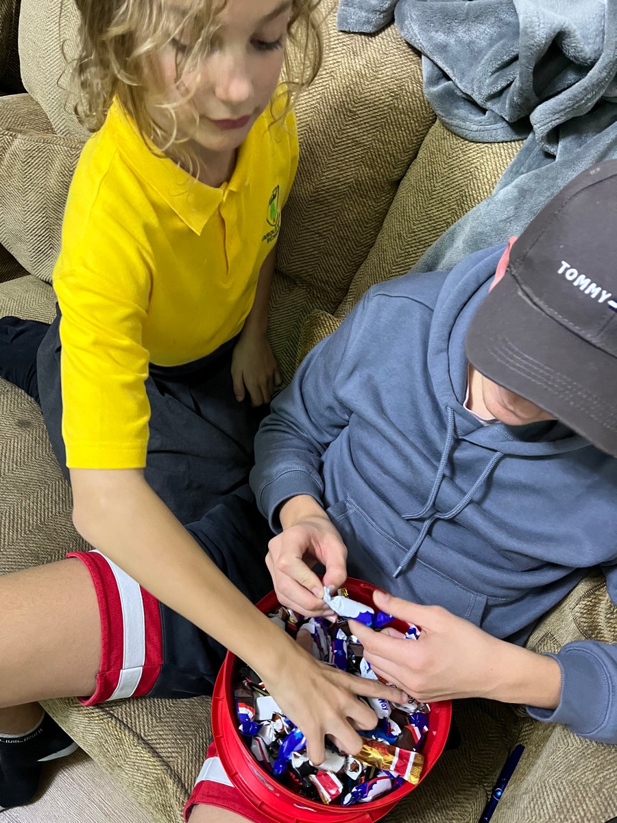 Hayley Brooke tweet media