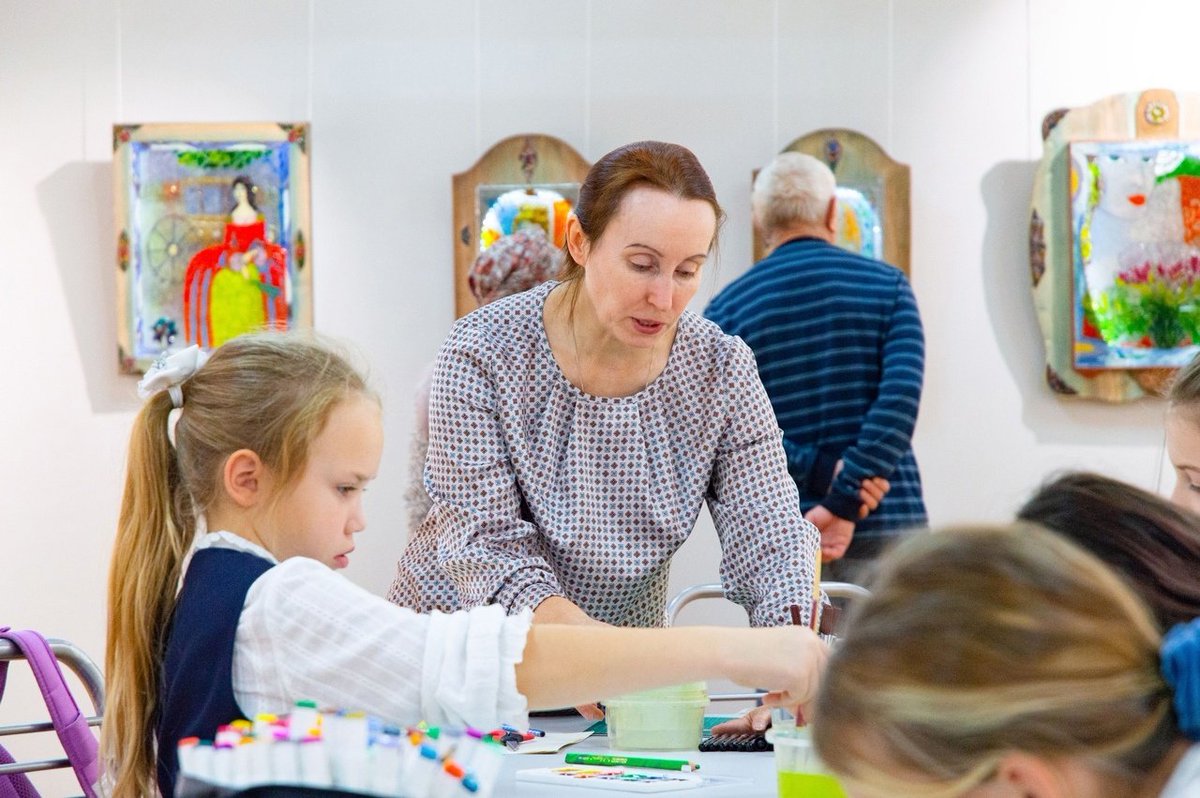 Ищем ребят, которым мало уроков рисования в школе и не терпится освоить азы изобразительного искусства! В изостудии «Создай свой мир» освободилось два места.
vk.com/wall-64210614_…
#ВыставочныйЗал_ЧМ #мастеркласс_ЧМ #музейноезанятие_ЧМ #вмузеяхдляДетей_ЧМ